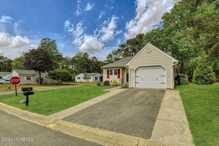 Property Photo:  35 Auburn Street  NJ 08759 