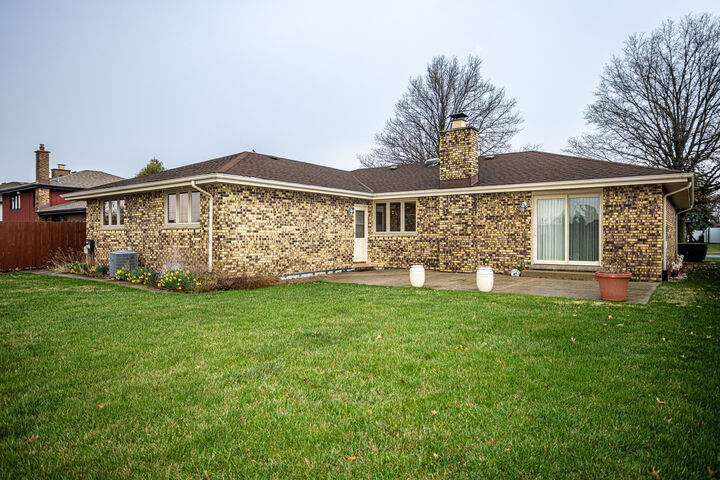 Property Photo:  7525 Halesia Court  IL 60462 