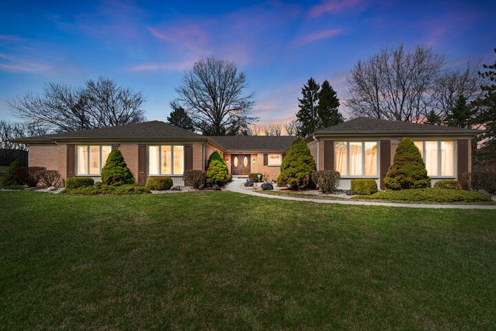 Property Photo:  1449 S Shore Court  IL 60010 