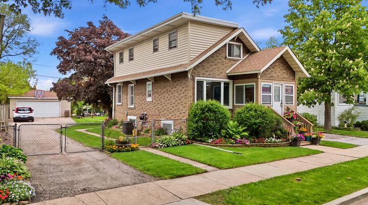 Property Photo:  4140 Anna Avenue  IL 60534 