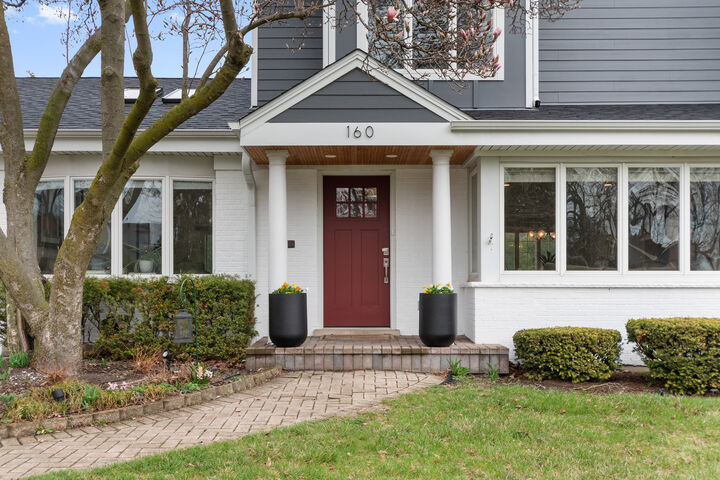 Property Photo:  160 E Lahon Street  IL 60068 