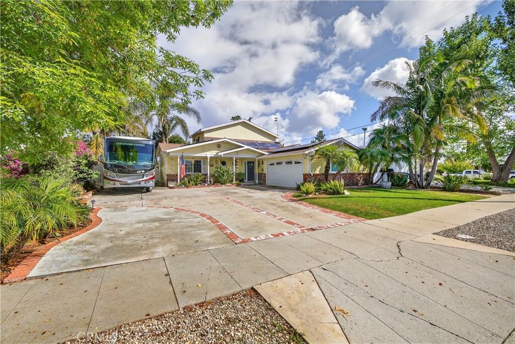 Property Photo:  22441 Hartland  CA 91307 