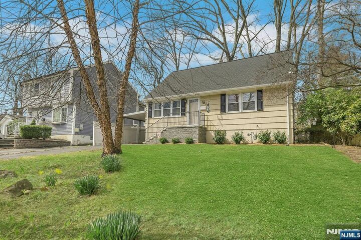 Property Photo:  181 Arthur Street  NJ 07642 