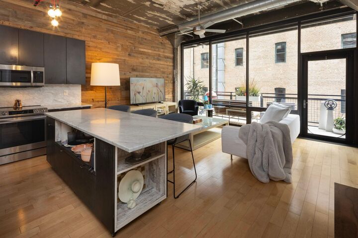 Property Photo:  618 Washington Avenue N 304  MN 55401 