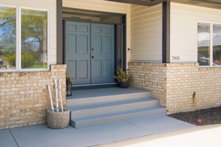 Property Photo:  2065 Woodstone Court  MN 55386 