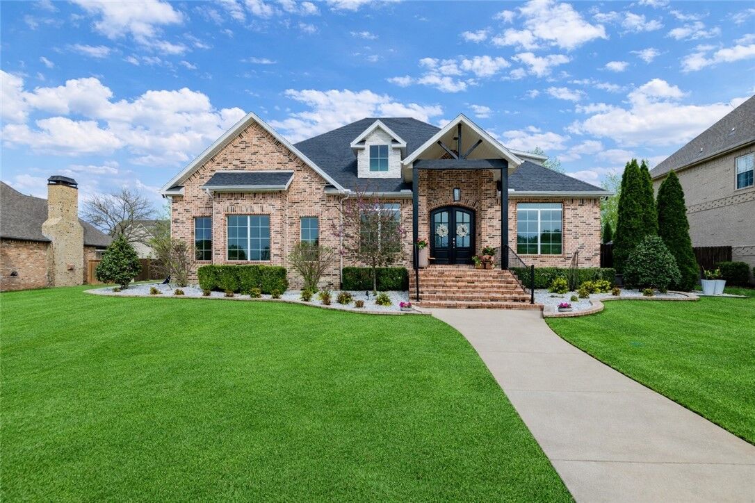 Property Photo:  2709 S 21st Street  AR 72758 