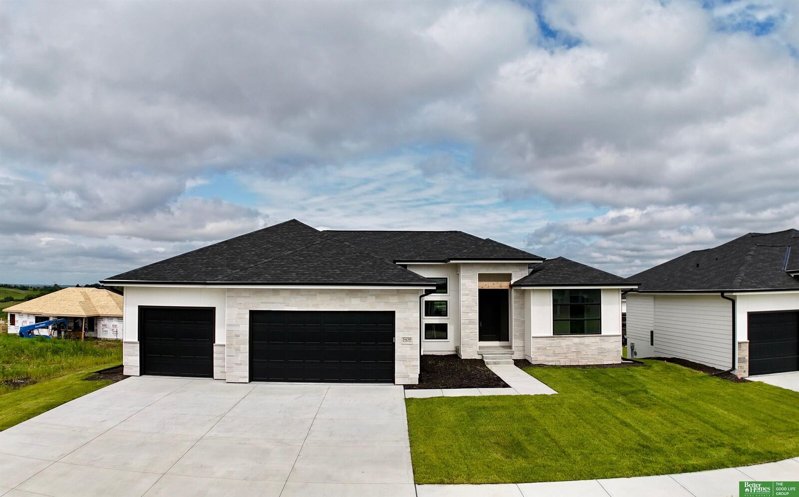 Property Photo:  5430 N 212 Avenue  NE 68022 