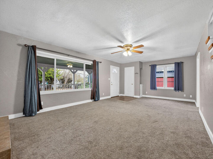 Property Photo: 3854 Summers Lane OR 97603