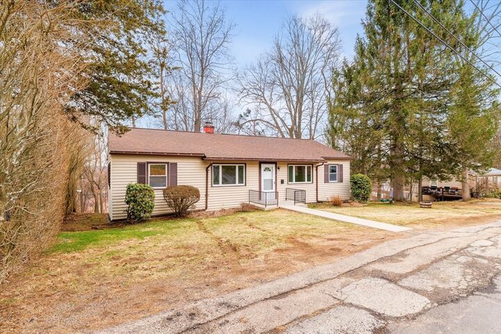 Property Photo: 26 Roosevelt Dr MA 01550