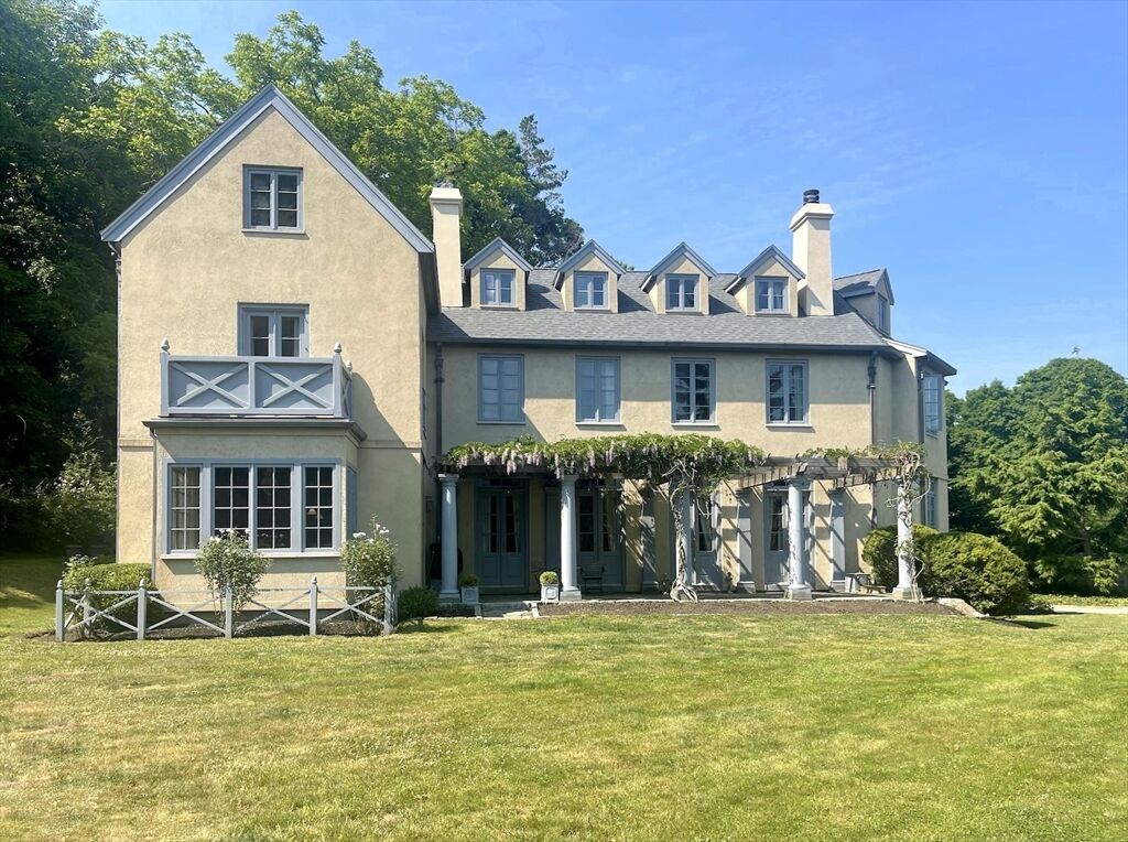 Property Photo:  918 Hale Street  MA 01915 