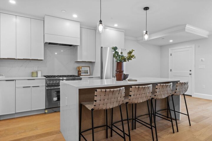 Property Photo:  667 Tremont Street 1  MA 02118 