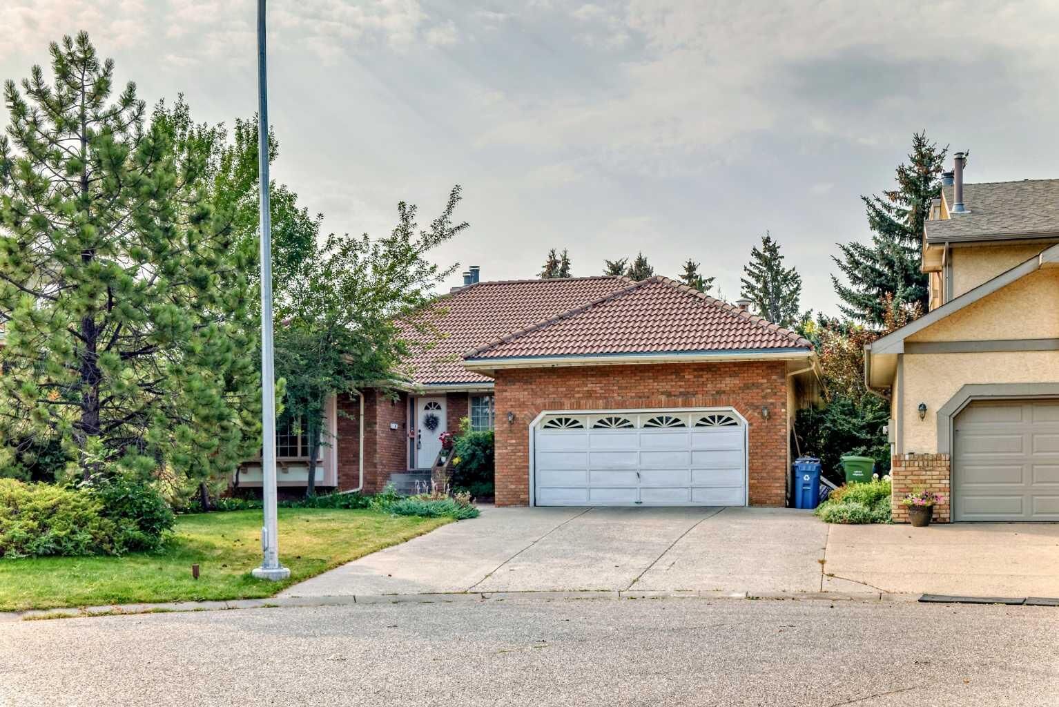 Property Photo: 131 Varsity Estates Terrace NW AB T3B 5J6