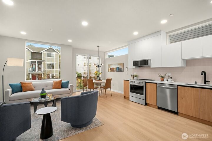 Property Photo:  1127 B  10th Avenue E  WA 98102 