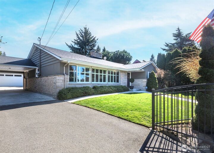 Property Photo:  9612  15th Avenue NW  WA 98117 