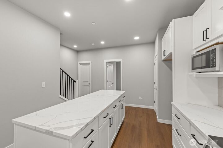 Property Photo:  16823  Alder Way J3  WA 98037 