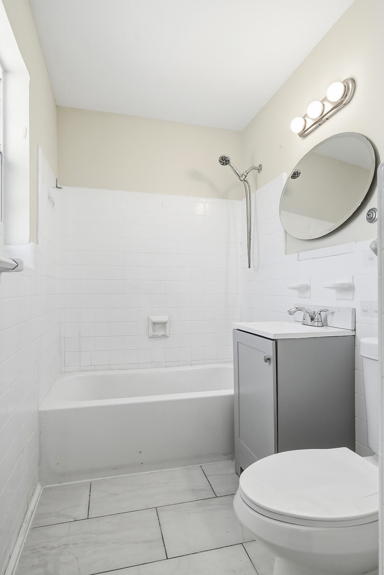 Property Photo:  215 S Federal Highway #2 Rear  FL 33460 