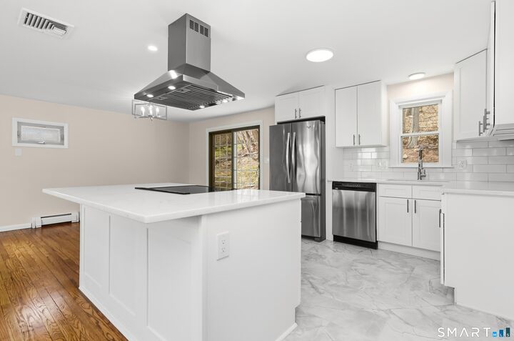 Property Photo:  46 Rainbow Court  CT 06514 