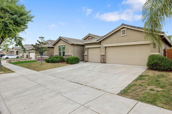 Property Photo:  3526 W Buena Vista Avenue  CA 93291 