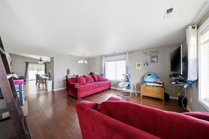 Property Photo:  4614 Tamworth Ln  WA 99301 