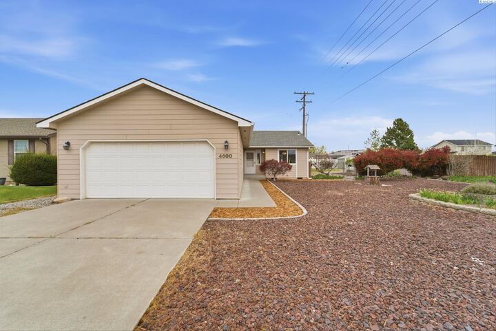 Property Photo:  4600 Kendall Way  WA 99353 