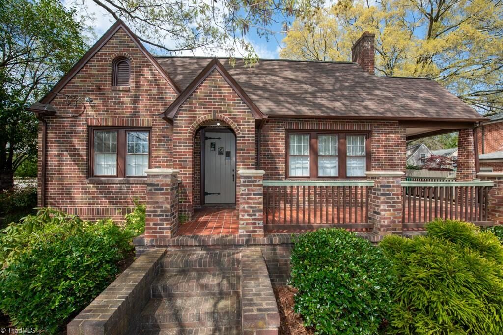 Property Photo:  514 W Parkway Avenue  NC 27262 