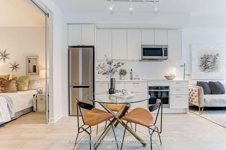 Photo de la propriété:  1926 Lake Shore Boulevard W 2009  ON M6S 1A1 