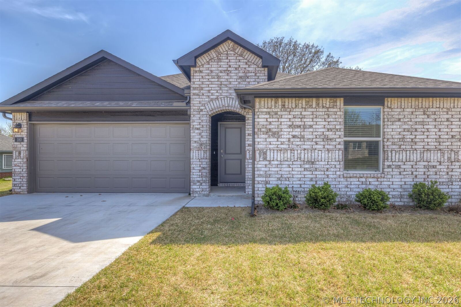 Property Photo:  180 Canton Place  OK 74044 