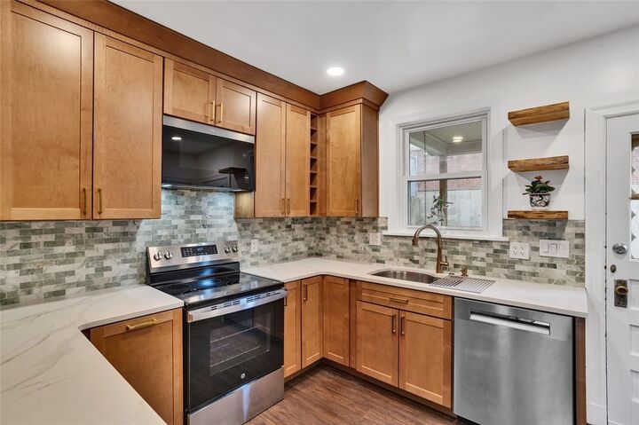 Property Photo:  180 Richbarn Rd  PA 15212 