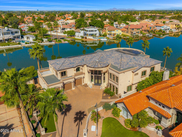 Property Photo: 1402 E Coral Cove Drive AZ 85234