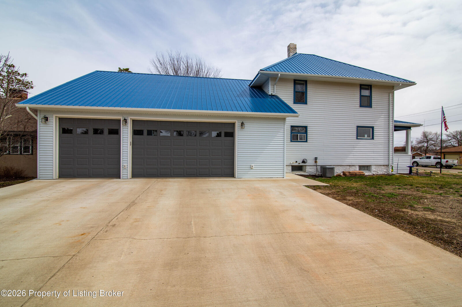 Property Photo: 408 1st Street SW ND 58623