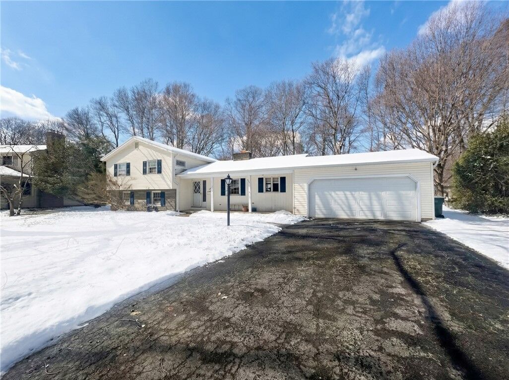 Property Photo:  141 Ledgerock Lane  NY 14618 