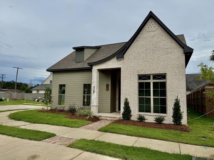 Property Photo:  2109 Stableford Ln  LA 70809 