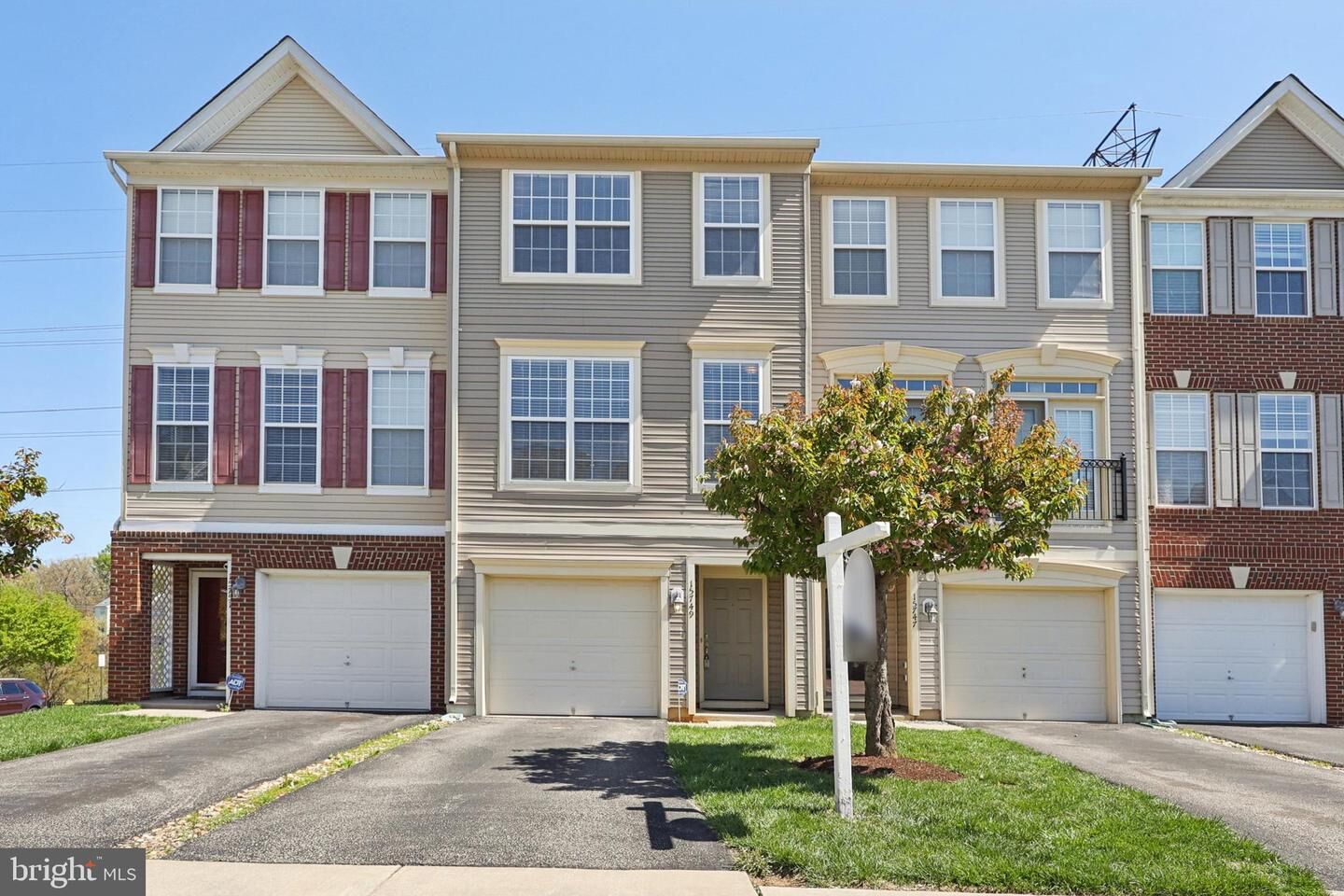 Property Photo: 15749 John Diskin Circle 100 VA 22191