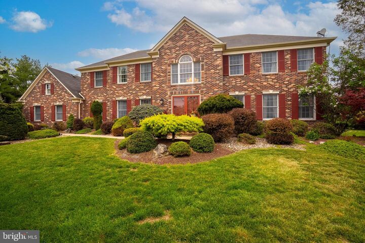 Property Photo:  6 Bush Court  NJ 08550 