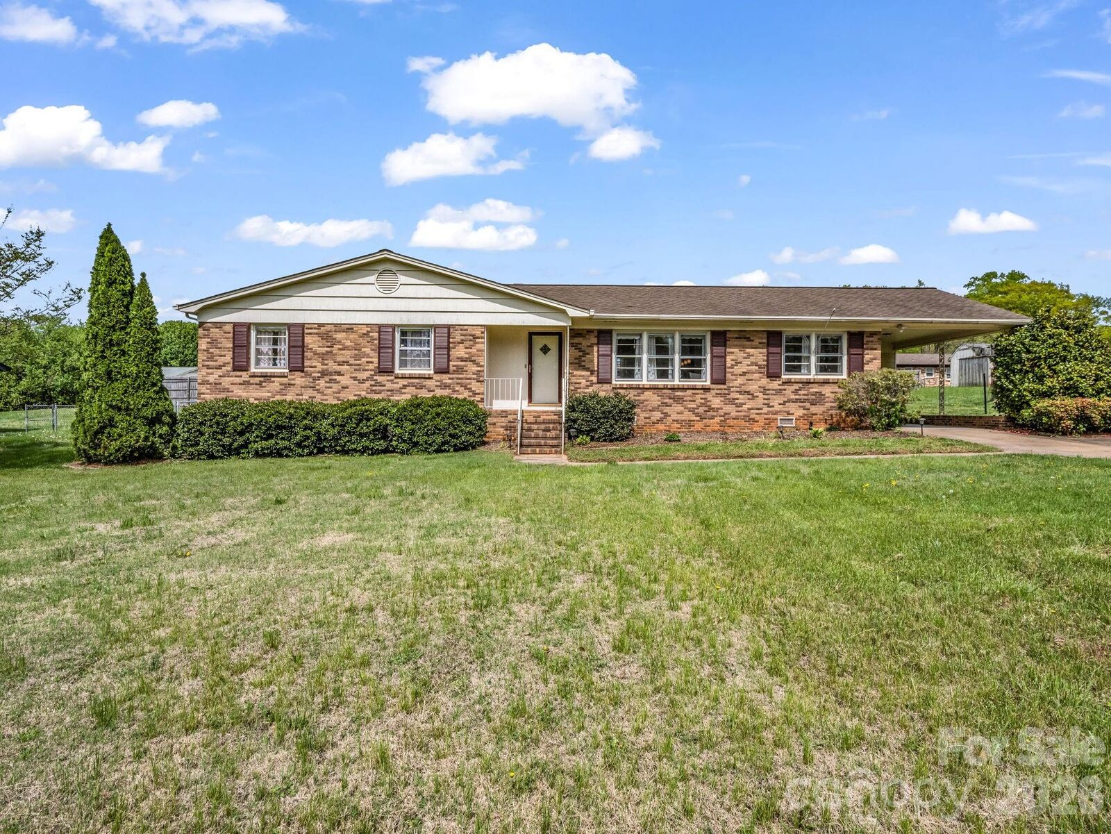 Property Photo: 810 Surry Drive NC 28152
