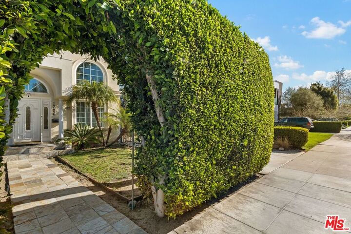 Property Photo: 1706 Amherst Ave CA 90025