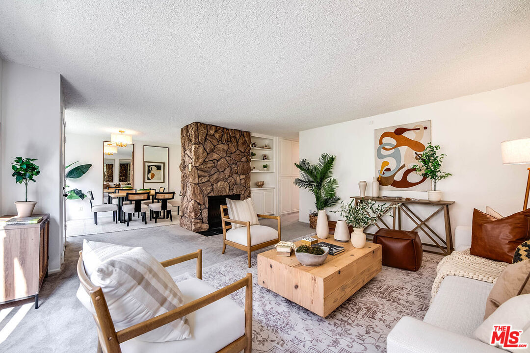 Property Photo:  2249 20th St  CA 90405 