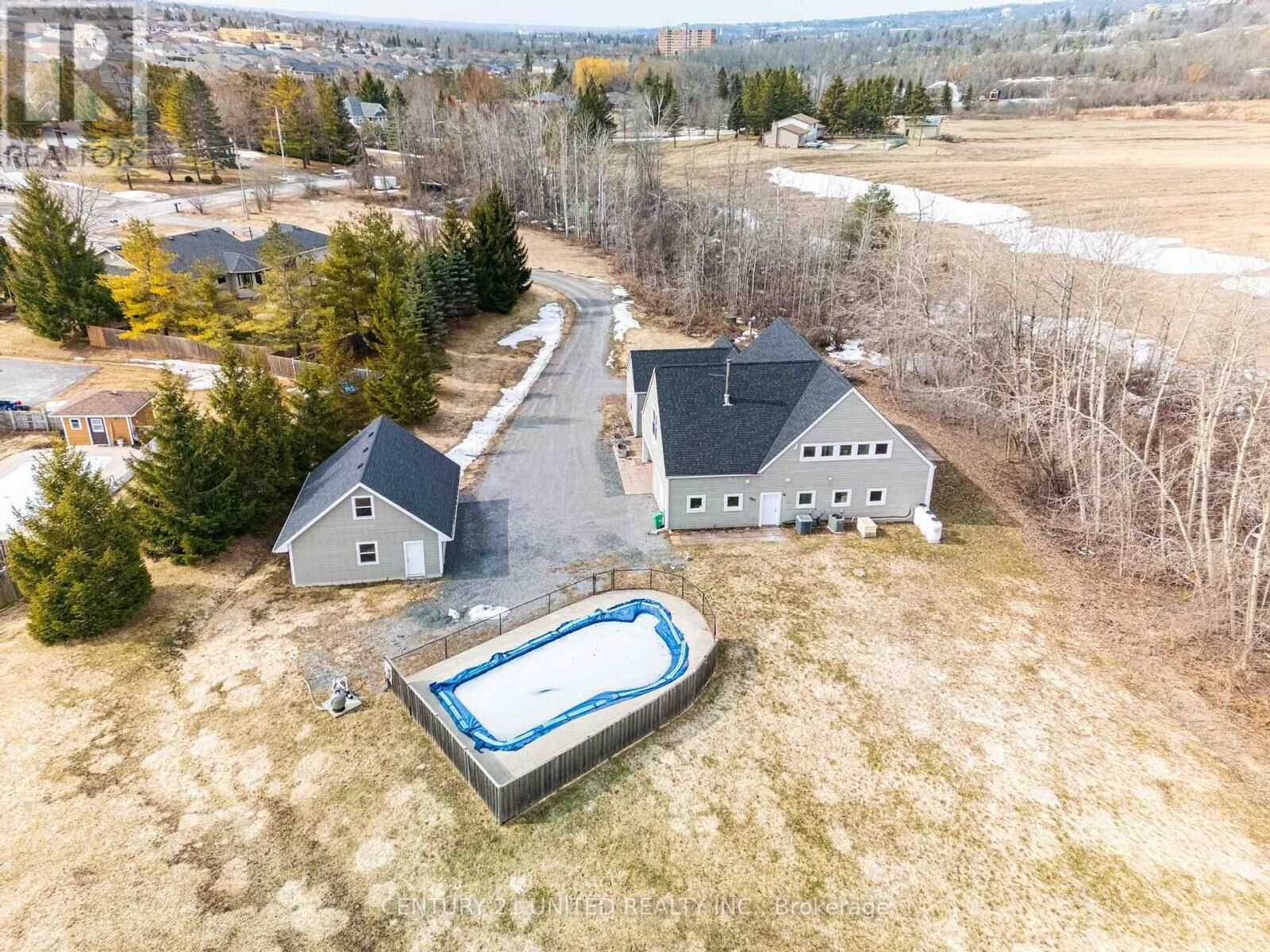 Photo de la propriété:  590 Maniece Avenue  ON K9J 6X9 