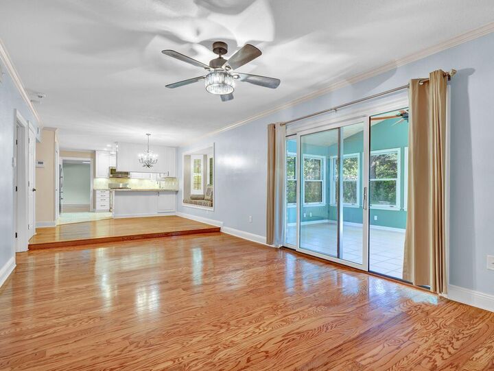 Property Photo: 700 NE Country Club Avenue FL 32547