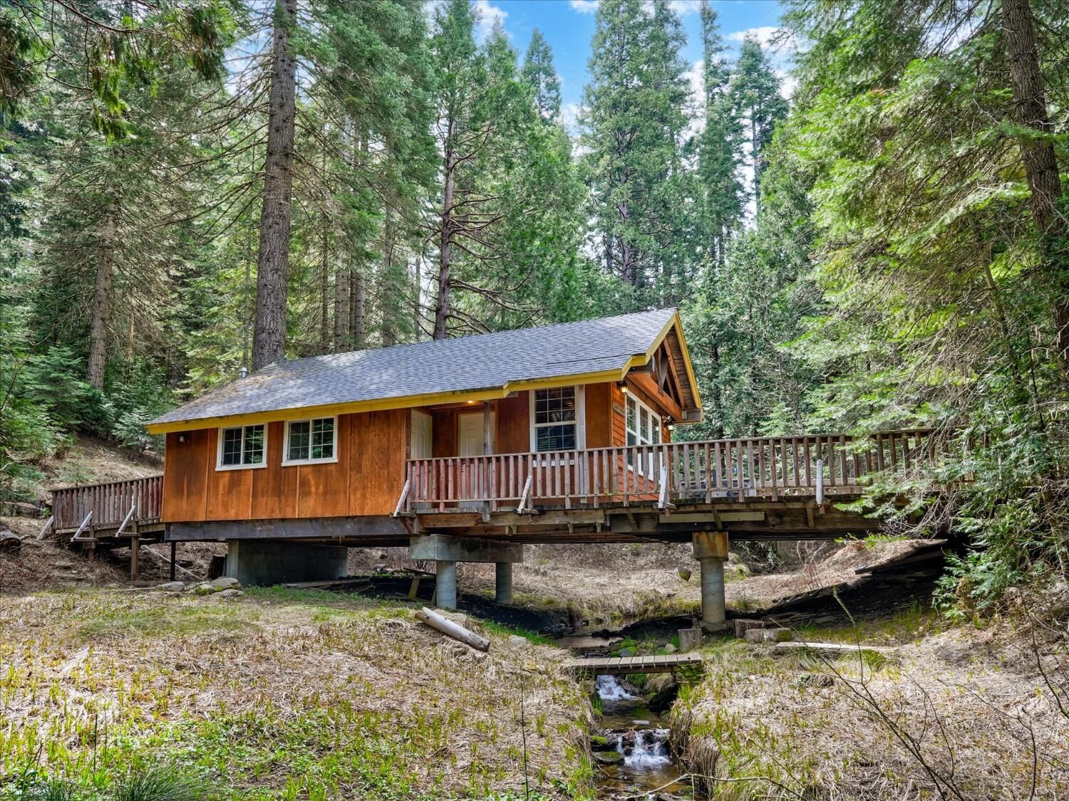 Property Photo:  7739 Black Pine  CA 93623 