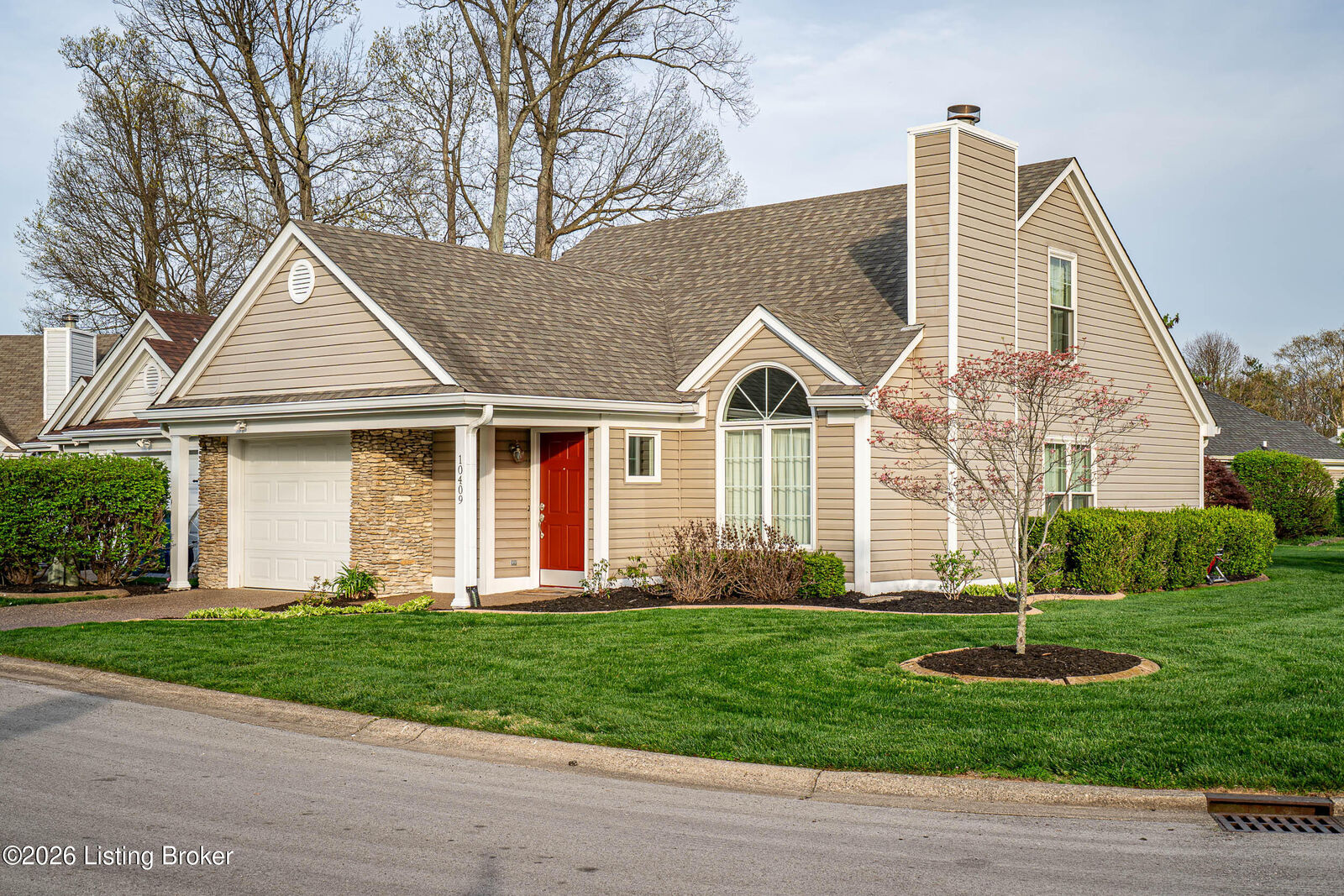 Property Photo:  10409 Bay Pointe Cir  KY 40241 