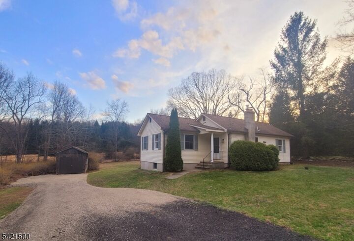 Property Photo: 6 Hotalen Rd NJ 07826