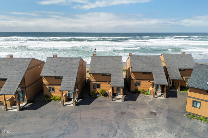 Property Photo:  48060 Breakers Boulevard #7  OR 97149 