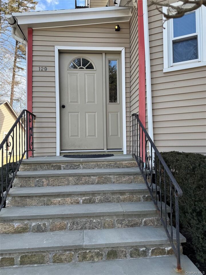 Property Photo:  129 Washington Avenue 1 Side  NY 10570 