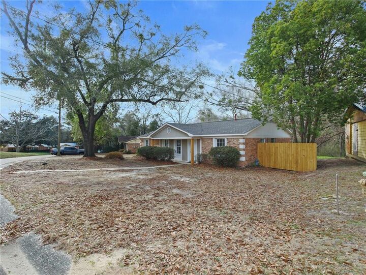 Property Photo:  526 Woodlore Drive  AL 36611 