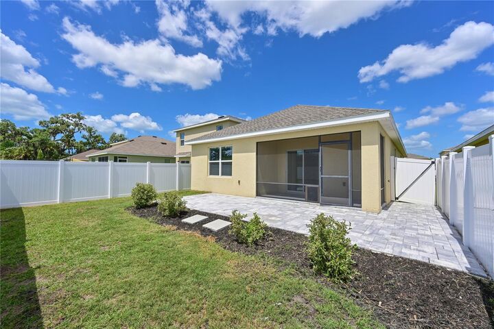 Property Photo:  4919 Wedgeleaf Way  FL 34221 