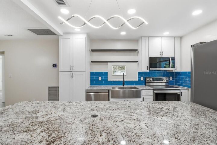 Property Photo: 700 E Stratford Road FL 34461