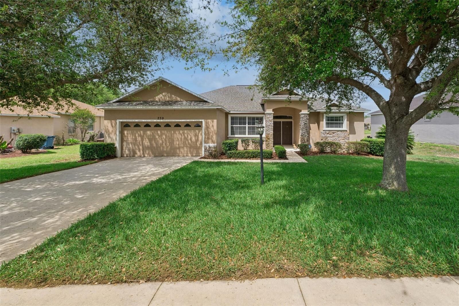 Property Photo: 239 Dinner Lake Place FL 33859