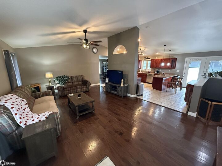 Property Photo:  338 Gratton Street  IA 52601 