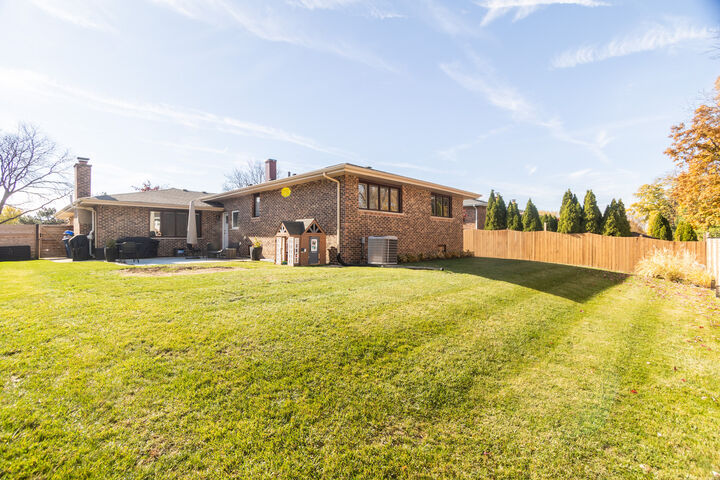 Property Photo:  3240 Pitcher Drive  IL 60561 